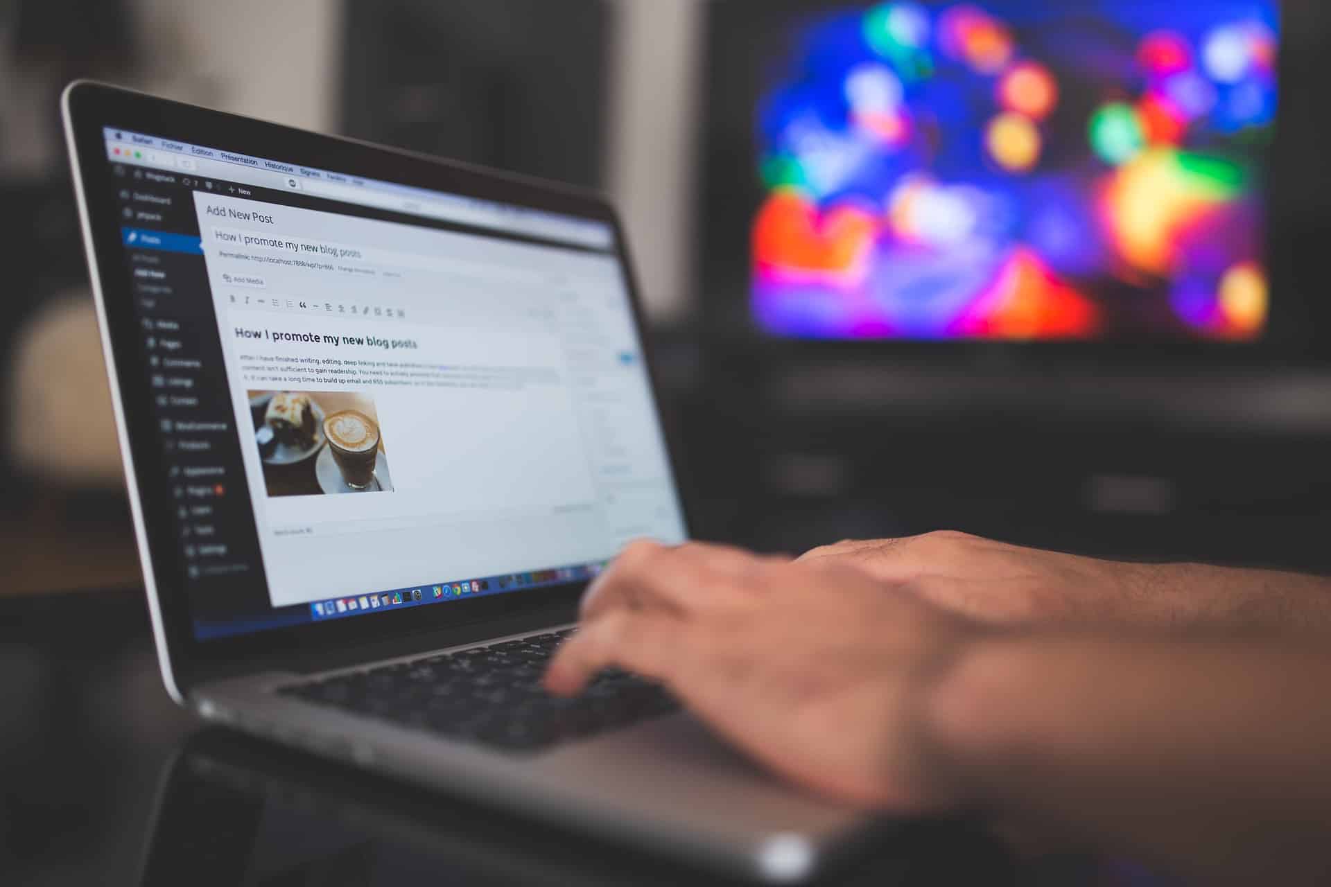Photo de la plateforme WordPress sur l'écran d'un PC portable